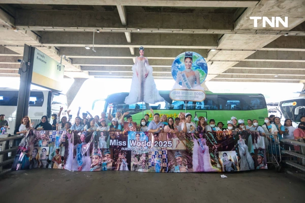 รูป-ประมวลภาพประวัติศาสตร์ขบวนแห่แห่งเกียรติยศ “โอปอล-สุชาตา” คนไทยรอรับแน่นถนนสุขุมวิท-24