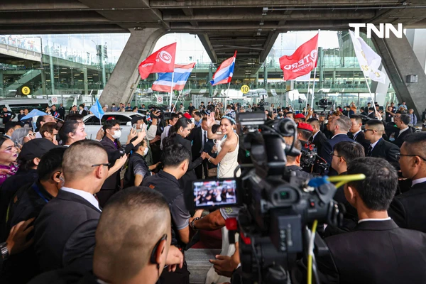 รูป-ประมวลภาพประวัติศาสตร์ขบวนแห่แห่งเกียรติยศ “โอปอล-สุชาตา” คนไทยรอรับแน่นถนนสุขุมวิท-34