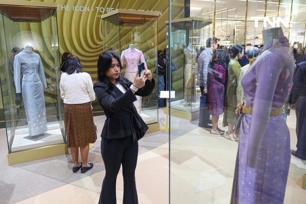 รูป-เจ้าฟ้าสิริวัณณวรีฯ ทรงนำหัตถศิลป์ที่รังสรรค์จากผ้าไทยสู่เวทีโลกเชิดชูจิตวิญญาณแห่งช่างฝีมือไทย-15