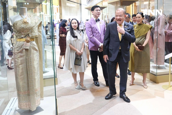 รูป-เจ้าฟ้าสิริวัณณวรีฯ ทรงนำหัตถศิลป์ที่รังสรรค์จากผ้าไทยสู่เวทีโลกเชิดชูจิตวิญญาณแห่งช่างฝีมือไทย-17