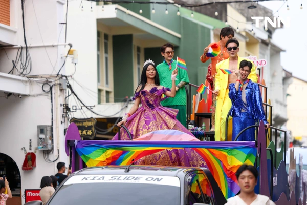 รูป-ภูเก็ตส่งท้ายงาน Pride 2025 ตื่นตากับขบวนพาเหรดสุดยิ่งใหญ่-19