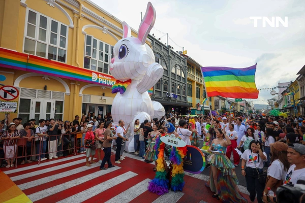 รูป-ภูเก็ตส่งท้ายงาน Pride 2025 ตื่นตากับขบวนพาเหรดสุดยิ่งใหญ่-14