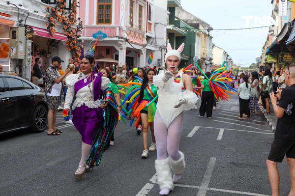 รูป-ภูเก็ตส่งท้ายงาน Pride 2025 ตื่นตากับขบวนพาเหรดสุดยิ่งใหญ่-11