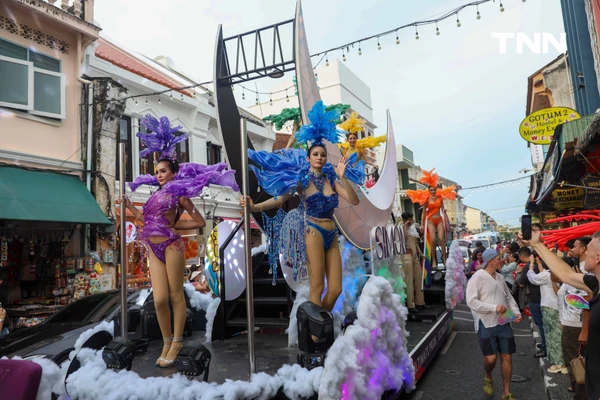 รูป-ภูเก็ตส่งท้ายงาน Pride 2025 ตื่นตากับขบวนพาเหรดสุดยิ่งใหญ่-12
