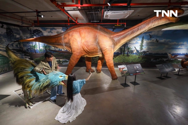 รูป-‘Thainosaur’ เมื่อไดโนเสาร์ไทยกลับมามีชีวิตอีกครั้ง สมจริงทุกรายละเอียด อวดสีสันแท้ที่โลกไม่เคยรู้ -4