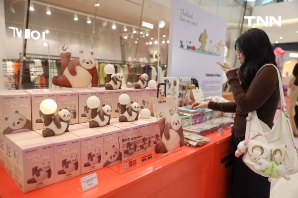 รูป-“YIMU ART EXHIBITION” โชว์ผลงานของ “ลีโอ หวง” ศิลปินดาวรุ่งจีน ร่วมฉลอง 50 ปี ความสัมพันธ์ทางการทูต ไทย-จีน-10