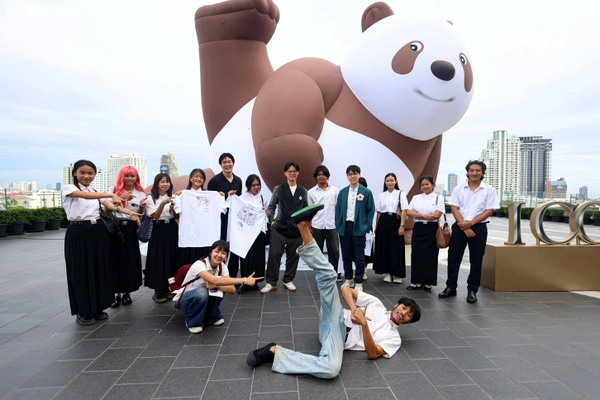 รูป-“YIMU ART EXHIBITION” โชว์ผลงานของ “ลีโอ หวง” ศิลปินดาวรุ่งจีน ร่วมฉลอง 50 ปี ความสัมพันธ์ทางการทูต ไทย-จีน-17