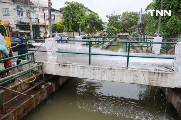 รูป-รวมพลังจิตอาสา เนื่องในวันเฉลิมพระชนมพรรษาพระบาทสมเด็จพระเจ้าอยู่หัว พัฒนาทำความสะอาดตรอกสาเก-16