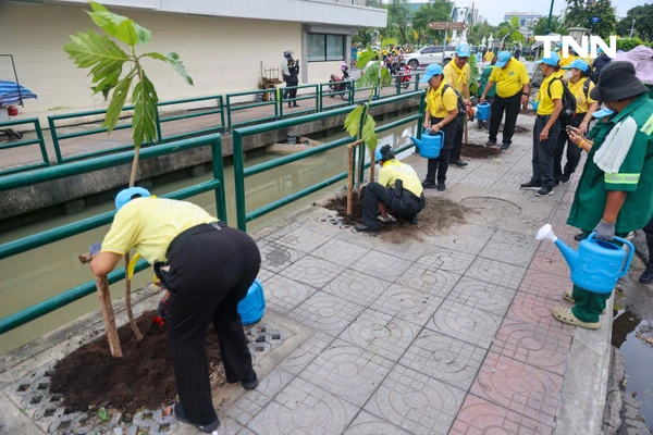 รูป-รวมพลังจิตอาสา เนื่องในวันเฉลิมพระชนมพรรษาพระบาทสมเด็จพระเจ้าอยู่หัว พัฒนาทำความสะอาดตรอกสาเก-5