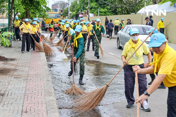 รูป-รวมพลังจิตอาสา เนื่องในวันเฉลิมพระชนมพรรษาพระบาทสมเด็จพระเจ้าอยู่หัว พัฒนาทำความสะอาดตรอกสาเก-10