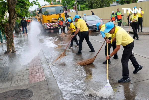 รูป-รวมพลังจิตอาสา เนื่องในวันเฉลิมพระชนมพรรษาพระบาทสมเด็จพระเจ้าอยู่หัว พัฒนาทำความสะอาดตรอกสาเก-11