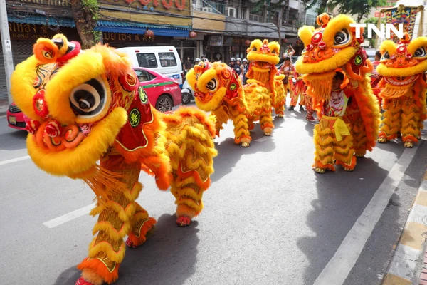 รูป-“เชิดสิงโตสองแผ่นดิน เทิดไท้องค์ราชัน” เฉลิมพระเกียรติในหลวง 73 พรรษา-15