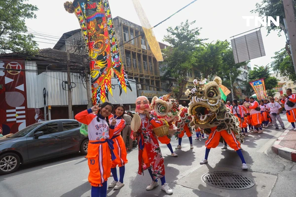 รูป-“เชิดสิงโตสองแผ่นดิน เทิดไท้องค์ราชัน” เฉลิมพระเกียรติในหลวง 73 พรรษา-17