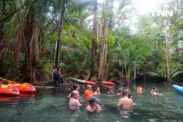 รูป-ตามรอย “Jurassic World” พายคายัคชมธรรมชาติที่ “คลองหรูด” จ.กระบี่-20