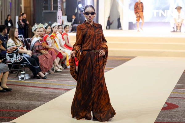 รูป-“Inspiring  Andaman Textile 2025 ” โชว์ชุดผ้าไทยร่วมสมัยจากต้นทุนทางศิลปวัฒนธรรมภาคใต้ฝั่งอันดามัน-27