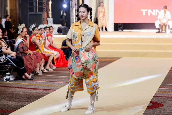 รูป-“Inspiring  Andaman Textile 2025 ” โชว์ชุดผ้าไทยร่วมสมัยจากต้นทุนทางศิลปวัฒนธรรมภาคใต้ฝั่งอันดามัน-9