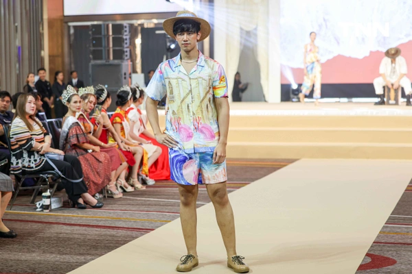 รูป-“Inspiring  Andaman Textile 2025 ” โชว์ชุดผ้าไทยร่วมสมัยจากต้นทุนทางศิลปวัฒนธรรมภาคใต้ฝั่งอันดามัน-12