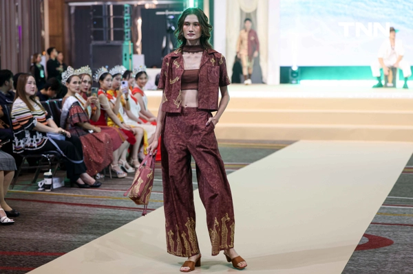 รูป-“Inspiring  Andaman Textile 2025 ” โชว์ชุดผ้าไทยร่วมสมัยจากต้นทุนทางศิลปวัฒนธรรมภาคใต้ฝั่งอันดามัน-18