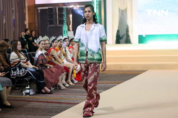 รูป-“Inspiring  Andaman Textile 2025 ” โชว์ชุดผ้าไทยร่วมสมัยจากต้นทุนทางศิลปวัฒนธรรมภาคใต้ฝั่งอันดามัน-17