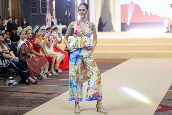 รูป-“Inspiring  Andaman Textile 2025 ” โชว์ชุดผ้าไทยร่วมสมัยจากต้นทุนทางศิลปวัฒนธรรมภาคใต้ฝั่งอันดามัน-13