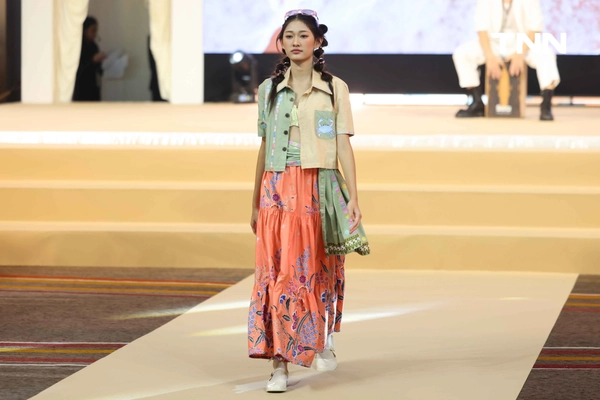 รูป-“Inspiring  Andaman Textile 2025 ” โชว์ชุดผ้าไทยร่วมสมัยจากต้นทุนทางศิลปวัฒนธรรมภาคใต้ฝั่งอันดามัน-8
