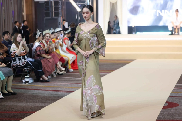 รูป-“Inspiring  Andaman Textile 2025 ” โชว์ชุดผ้าไทยร่วมสมัยจากต้นทุนทางศิลปวัฒนธรรมภาคใต้ฝั่งอันดามัน-24