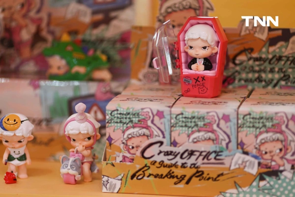 รูป-ไอคอนสยาม จับมือ HEYONE และ MORE THAN ARTS & TOYS เนรมิตดินแดนแสนสนุกสุดน่ารักเปิด Pop-up Store ที่ใหญ่ที่สุดริมแม่น้ำเจ้าพระยา -4