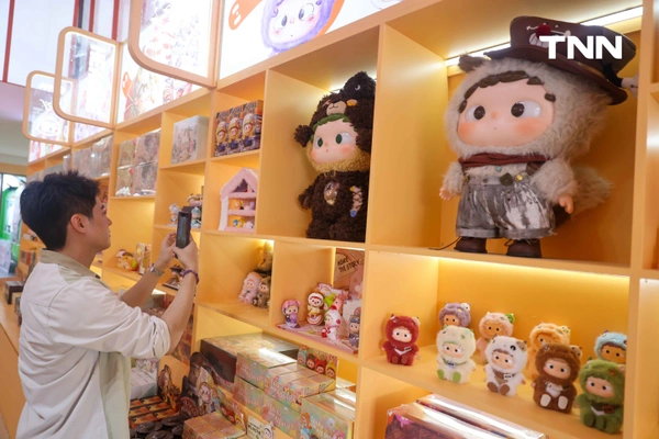 รูป-ไอคอนสยาม จับมือ HEYONE และ MORE THAN ARTS & TOYS เนรมิตดินแดนแสนสนุกสุดน่ารักเปิด Pop-up Store ที่ใหญ่ที่สุดริมแม่น้ำเจ้าพระยา -10
