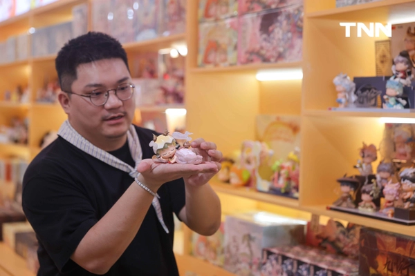 รูป-ไอคอนสยาม จับมือ HEYONE และ MORE THAN ARTS & TOYS เนรมิตดินแดนแสนสนุกสุดน่ารักเปิด Pop-up Store ที่ใหญ่ที่สุดริมแม่น้ำเจ้าพระยา -13