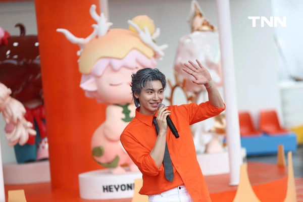 รูป-ไอคอนสยาม จับมือ HEYONE และ MORE THAN ARTS & TOYS เนรมิตดินแดนแสนสนุกสุดน่ารักเปิด Pop-up Store ที่ใหญ่ที่สุดริมแม่น้ำเจ้าพระยา -2