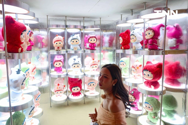 รูป-ไอคอนสยาม จับมือ HEYONE และ MORE THAN ARTS & TOYS เนรมิตดินแดนแสนสนุกสุดน่ารักเปิด Pop-up Store ที่ใหญ่ที่สุดริมแม่น้ำเจ้าพระยา -8