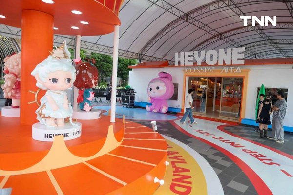 รูป-ไอคอนสยาม จับมือ HEYONE และ MORE THAN ARTS & TOYS เนรมิตดินแดนแสนสนุกสุดน่ารักเปิด Pop-up Store ที่ใหญ่ที่สุดริมแม่น้ำเจ้าพระยา -16