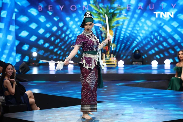 รูป-สาวงาม MIQ 2025 จาก 23 ประเทศ ร่วมประชันอัตลักษณ์ชุดประจำชาติสุดอลังการ-13