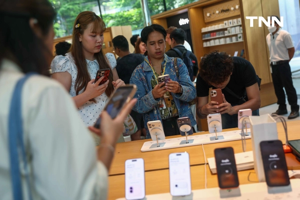 รูป-สาวกไอโฟนรวมตัวคึกคัก เปิดขาย iPhone 17 วันแรก-20