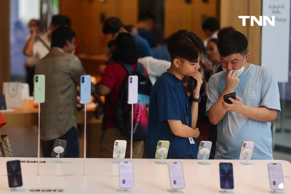 รูป-สาวกไอโฟนรวมตัวคึกคัก เปิดขาย iPhone 17 วันแรก-25