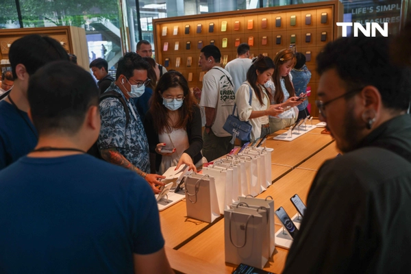 รูป-สาวกไอโฟนรวมตัวคึกคัก เปิดขาย iPhone 17 วันแรก-22