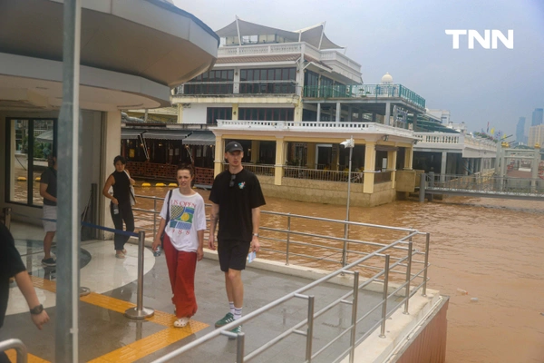 รูป-ระดับน้ำเพิ่มสูงขึ้น เฝ้าระวังฝนตกหนัก และน้ำท่วมรอการระบายในพื้นที่ชุมชน-19
