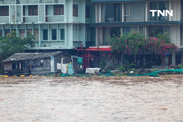 รูป-ระดับน้ำเพิ่มสูงขึ้น เฝ้าระวังฝนตกหนัก และน้ำท่วมรอการระบายในพื้นที่ชุมชน-11