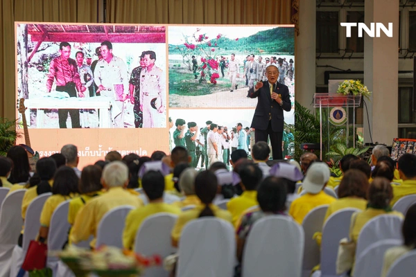 รูป-“ในหลวงรัชกาลที่ 9 ในดวงใจ” ของ ดร.สุเมธ ตันติเวชกุล-10