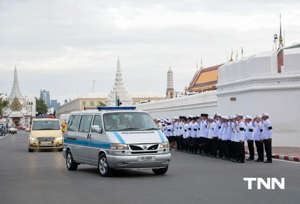 รูป-ประมวลภาพ ขบวนเชิญพระบรมศพ สมเด็จพระพันปีหลวง สู่พระบรมมหาราชวัง-39