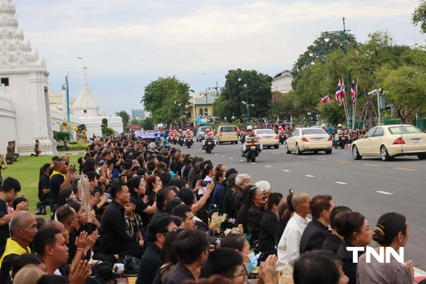รูป-ประมวลภาพ ขบวนเชิญพระบรมศพ สมเด็จพระพันปีหลวง สู่พระบรมมหาราชวัง-38
