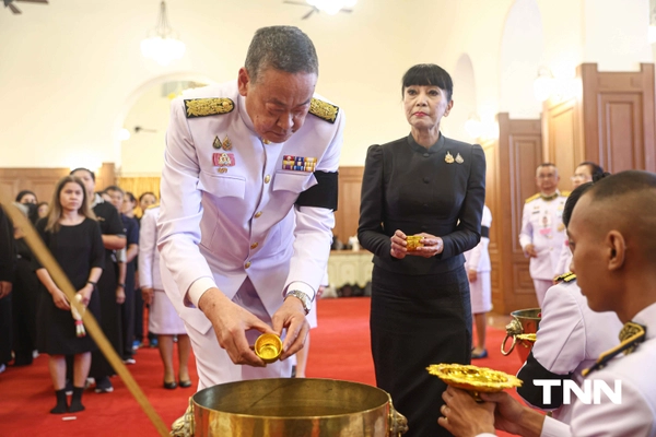 รูป-ประมวลภาพ ขบวนเชิญพระบรมศพ สมเด็จพระพันปีหลวง สู่พระบรมมหาราชวัง-18