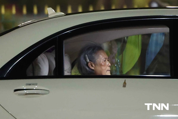 รูป-ประมวลภาพ ขบวนเชิญพระบรมศพ สมเด็จพระพันปีหลวง สู่พระบรมมหาราชวัง-32