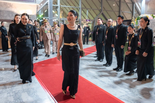 รูป-เจ้าฟ้าสิริวัณณวรีฯ ทอดพระเนตรการแสดงโขนมูลนิธิส่งเสริมศิลปาชีพฯ-12