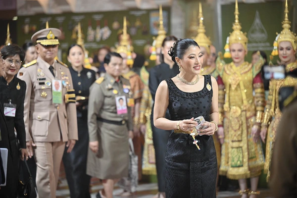 รูป-เจ้าฟ้าสิริวัณณวรีฯ ทอดพระเนตรการแสดงโขนมูลนิธิส่งเสริมศิลปาชีพฯ-17