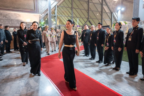 รูป-เจ้าฟ้าสิริวัณณวรีฯ ทอดพระเนตรการแสดงโขนมูลนิธิส่งเสริมศิลปาชีพฯ-14