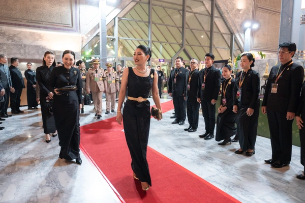 รูป-เจ้าฟ้าสิริวัณณวรีฯ ทอดพระเนตรการแสดงโขนมูลนิธิส่งเสริมศิลปาชีพฯ-13