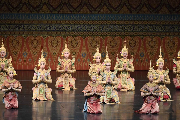 รูป-เจ้าฟ้าสิริวัณณวรีฯ ทอดพระเนตรการแสดงโขนมูลนิธิส่งเสริมศิลปาชีพฯ-20