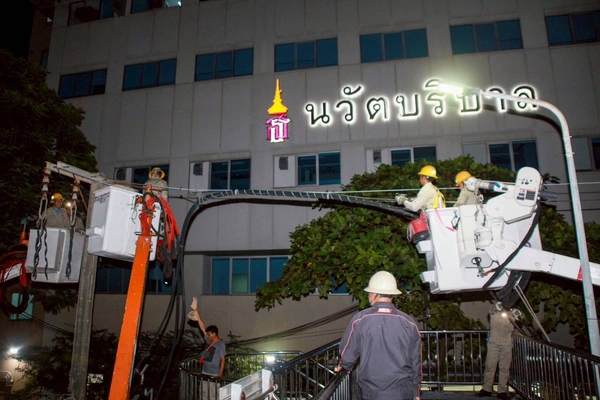 รูป-MEA รื้อถอนสายไฟฟ้า “ถนนอังรีดูนังต์” พลิกโฉมมหานครสู่ “ถนนสวยไร้เสาสาย” เต็มรูปแบบ -14