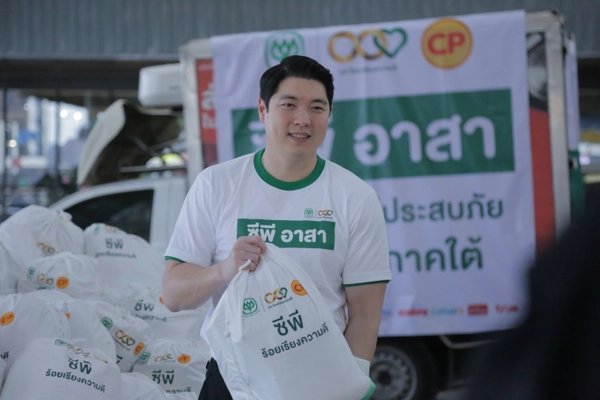 รูป-เครือซีพี ช่วยชาวใต้ฝ่าวิฤตน้ำท่วม ส่ง 2,000 ถุงกำลังใจ–ไข่ 3 แสนฟอง-1